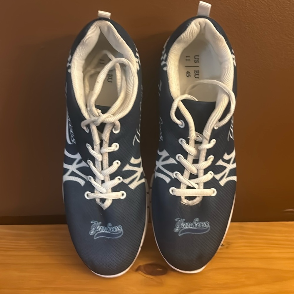 🍄 Yankee Sneakers size 11